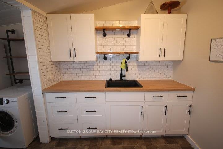 Photo 2 of 33 Sheppard Street, Thunder Bay, College Heights — HOMEH