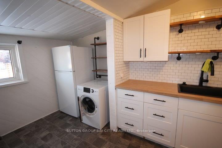 Photo 3 of 33 Sheppard Street, Thunder Bay, College Heights — HOMEH