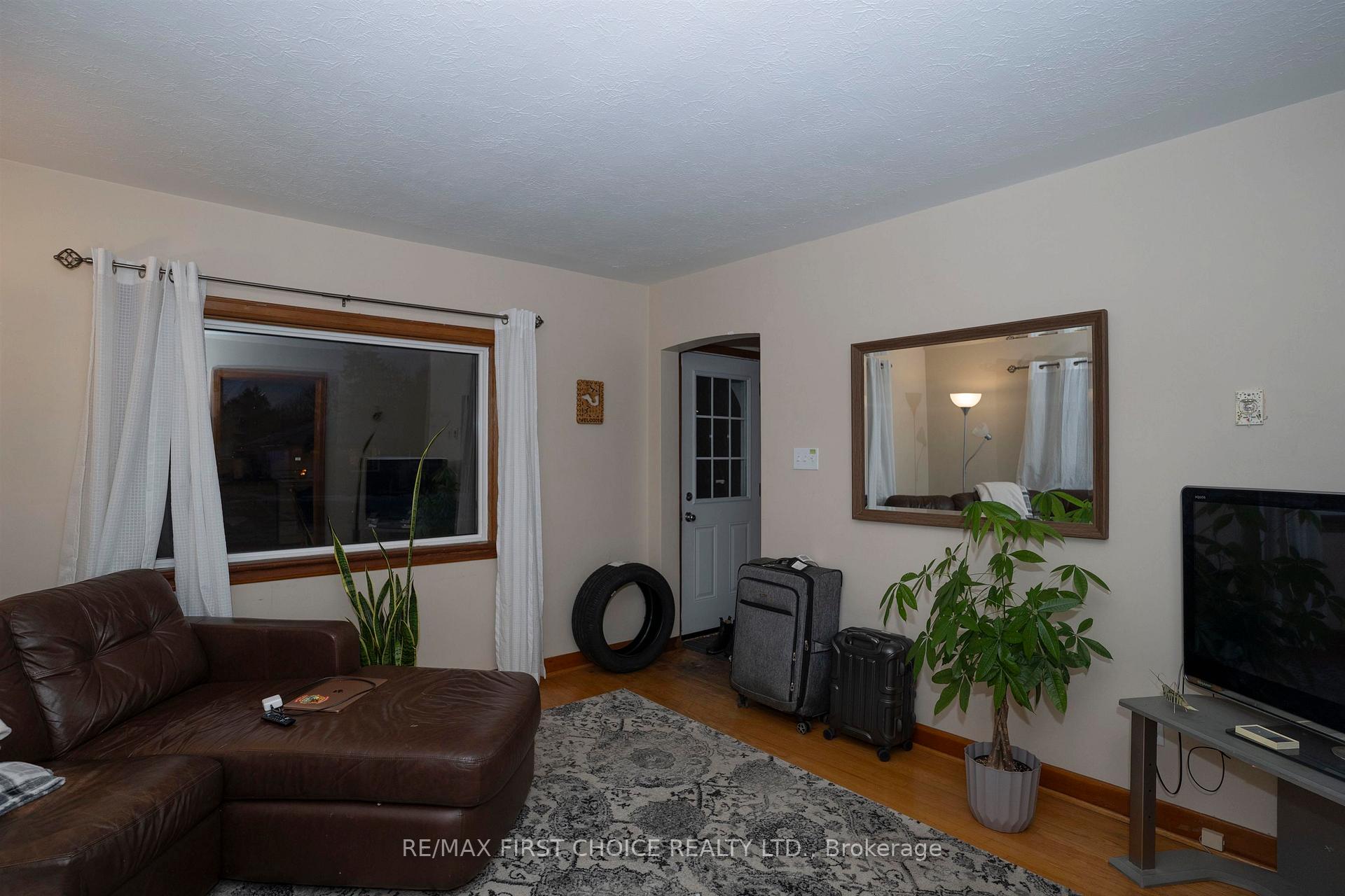 Photo 5 of 263 Empress Avenue S, Thunder Bay, West End — HOMEH