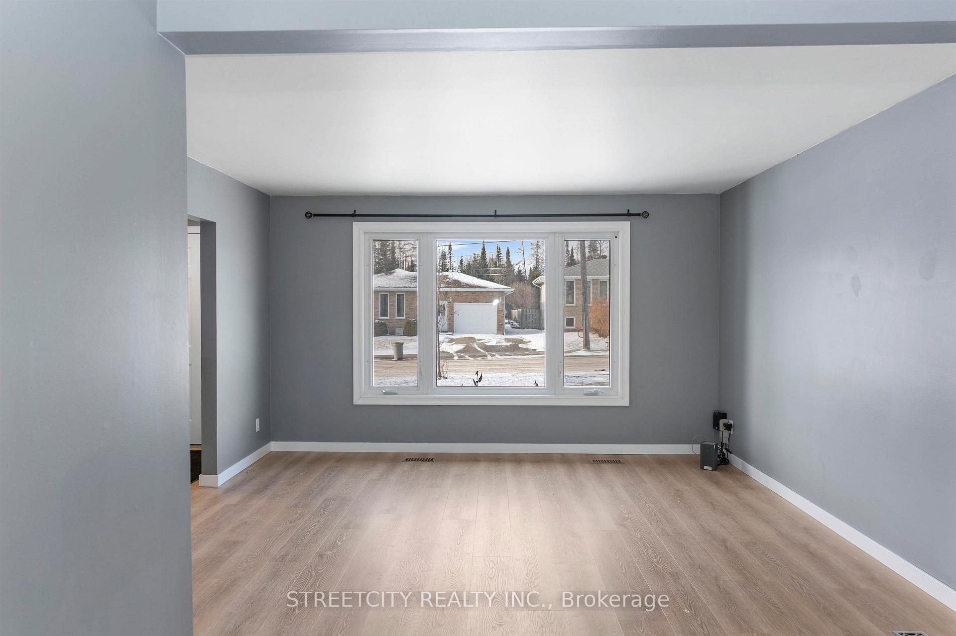 Photo 2 of 786 Moore Avenue, Thunder Bay, John Street North — HOMEH