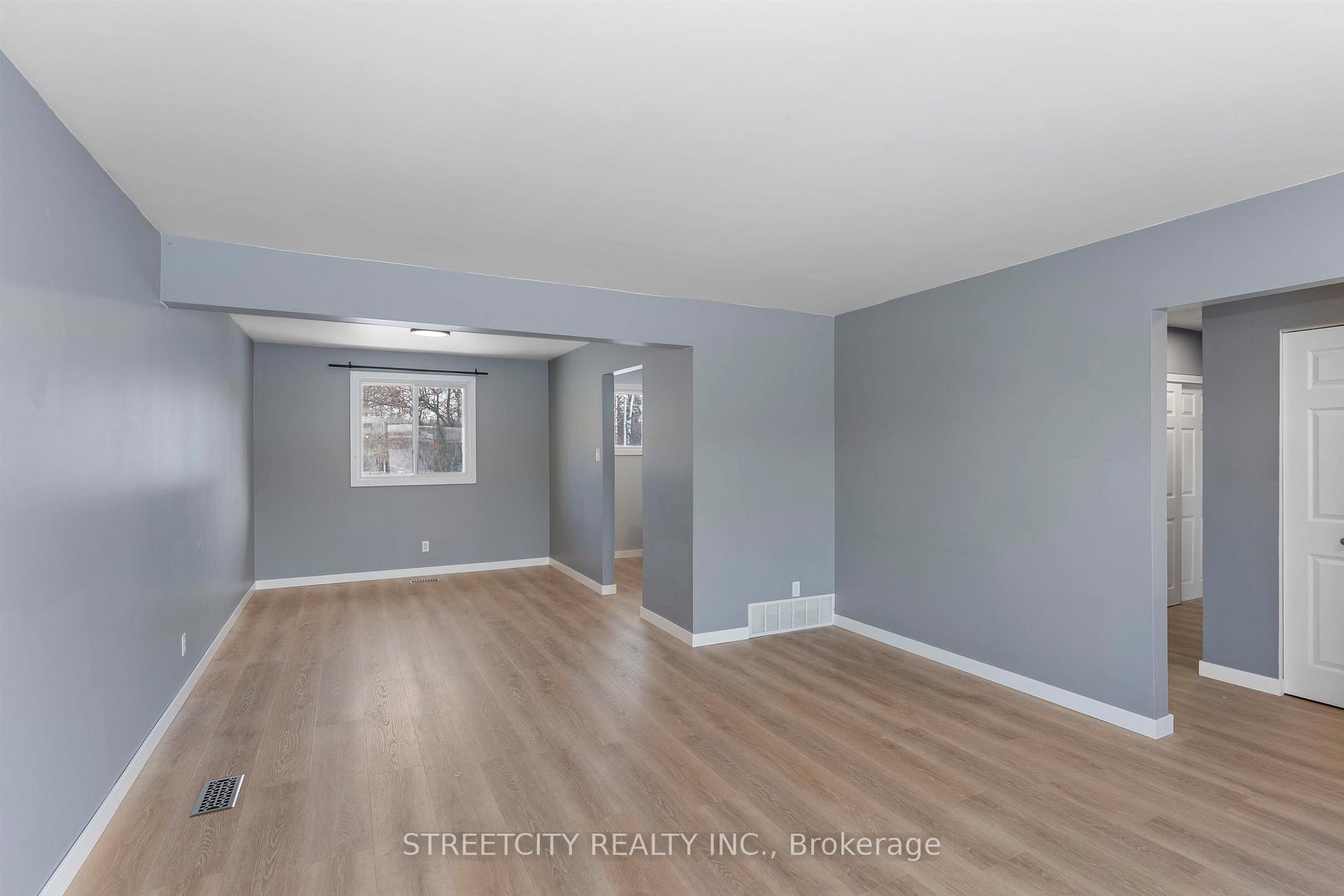 Photo 5 of 786 Moore Avenue, Thunder Bay, John Street North — HOMEH