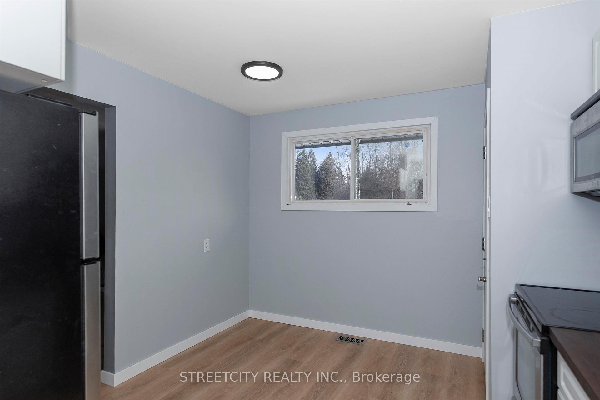 Photo 11 of 786 Moore Avenue, Thunder Bay, John Street North — HOMEH
