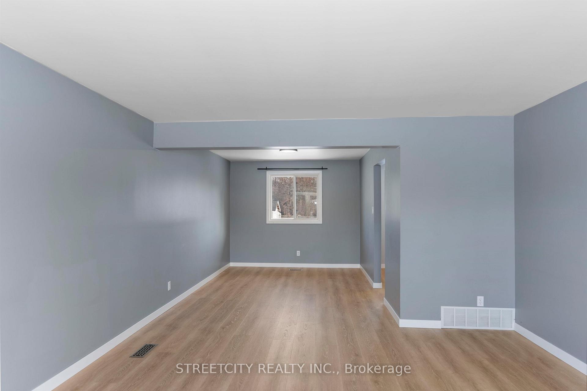 Photo 12 of 786 Moore Avenue, Thunder Bay, John Street North — HOMEH