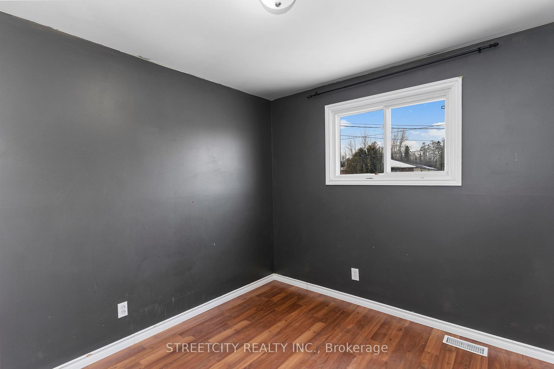 Photo 13 of 786 Moore Avenue, Thunder Bay, John Street North — HOMEH
