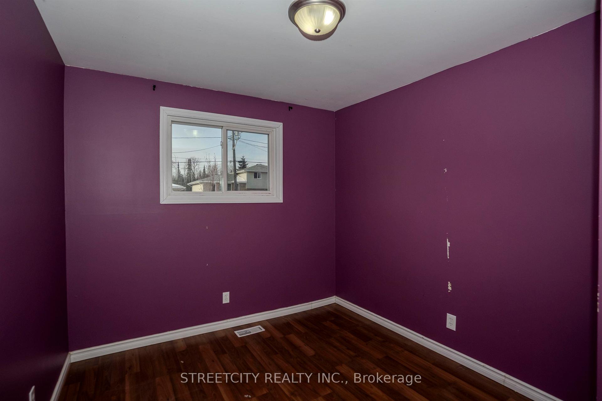 Photo 15 of 786 Moore Avenue, Thunder Bay, John Street North — HOMEH