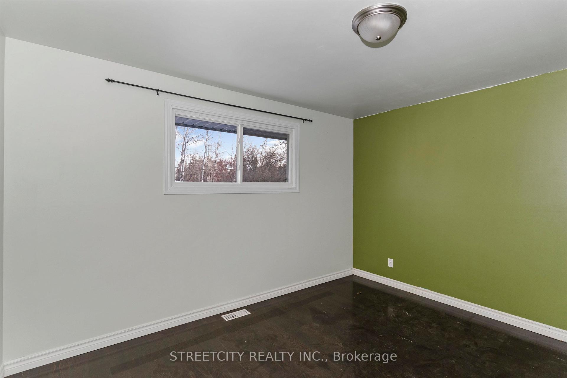 Photo 18 of 786 Moore Avenue, Thunder Bay, John Street North — HOMEH
