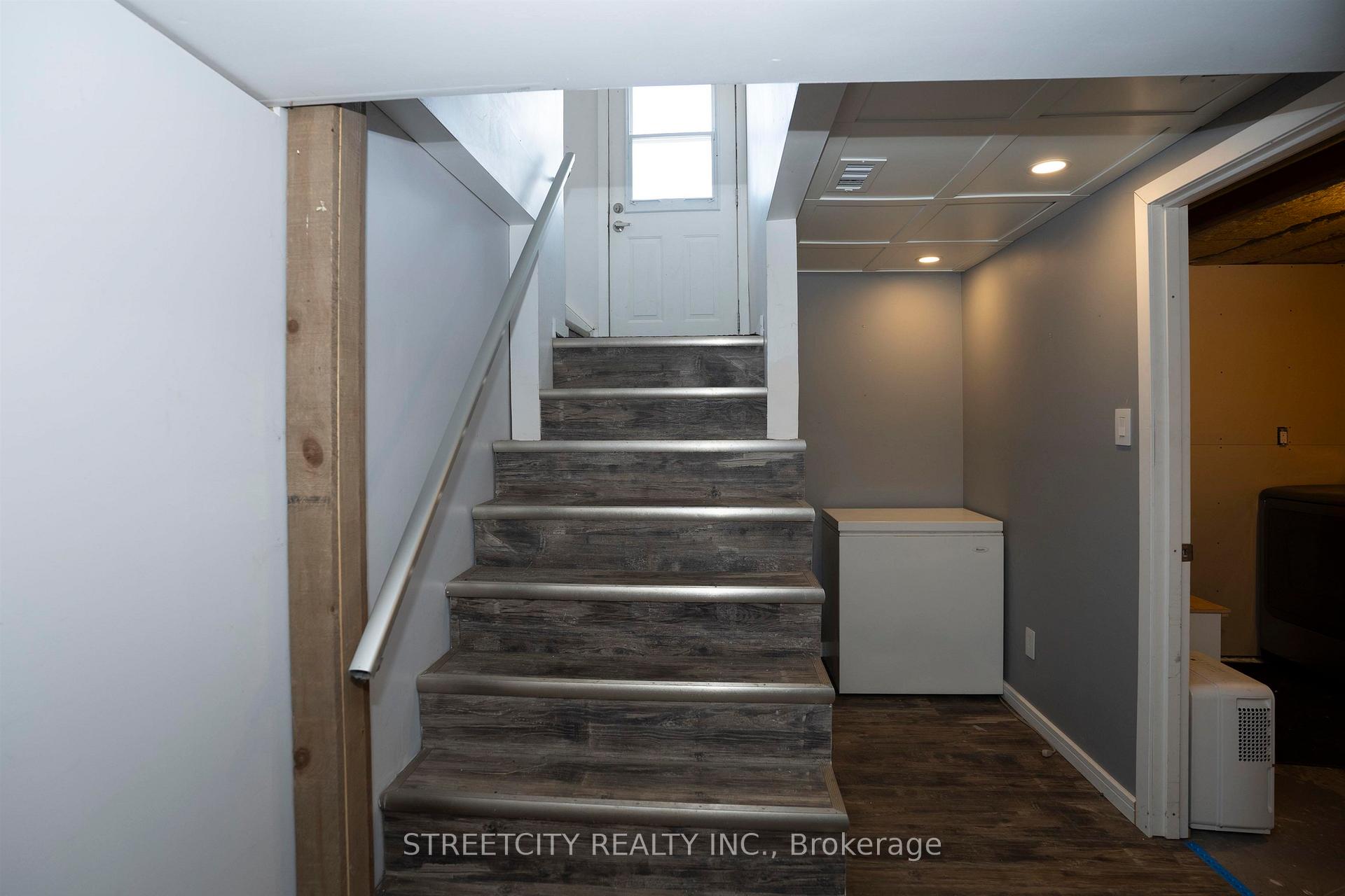 Photo 23 of 786 Moore Avenue, Thunder Bay, John Street North — HOMEH