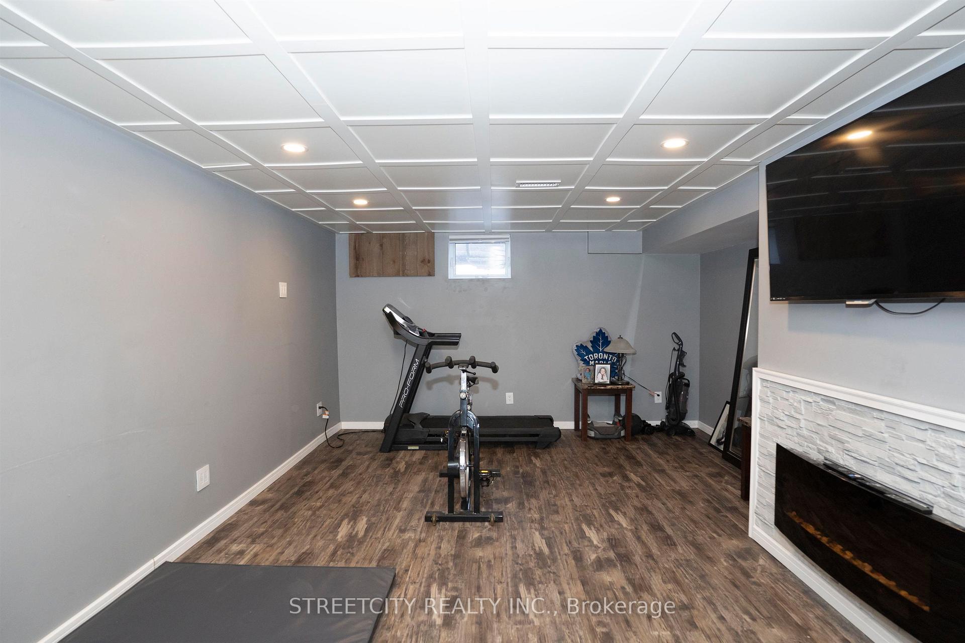 Photo 25 of 786 Moore Avenue, Thunder Bay, John Street North — HOMEH