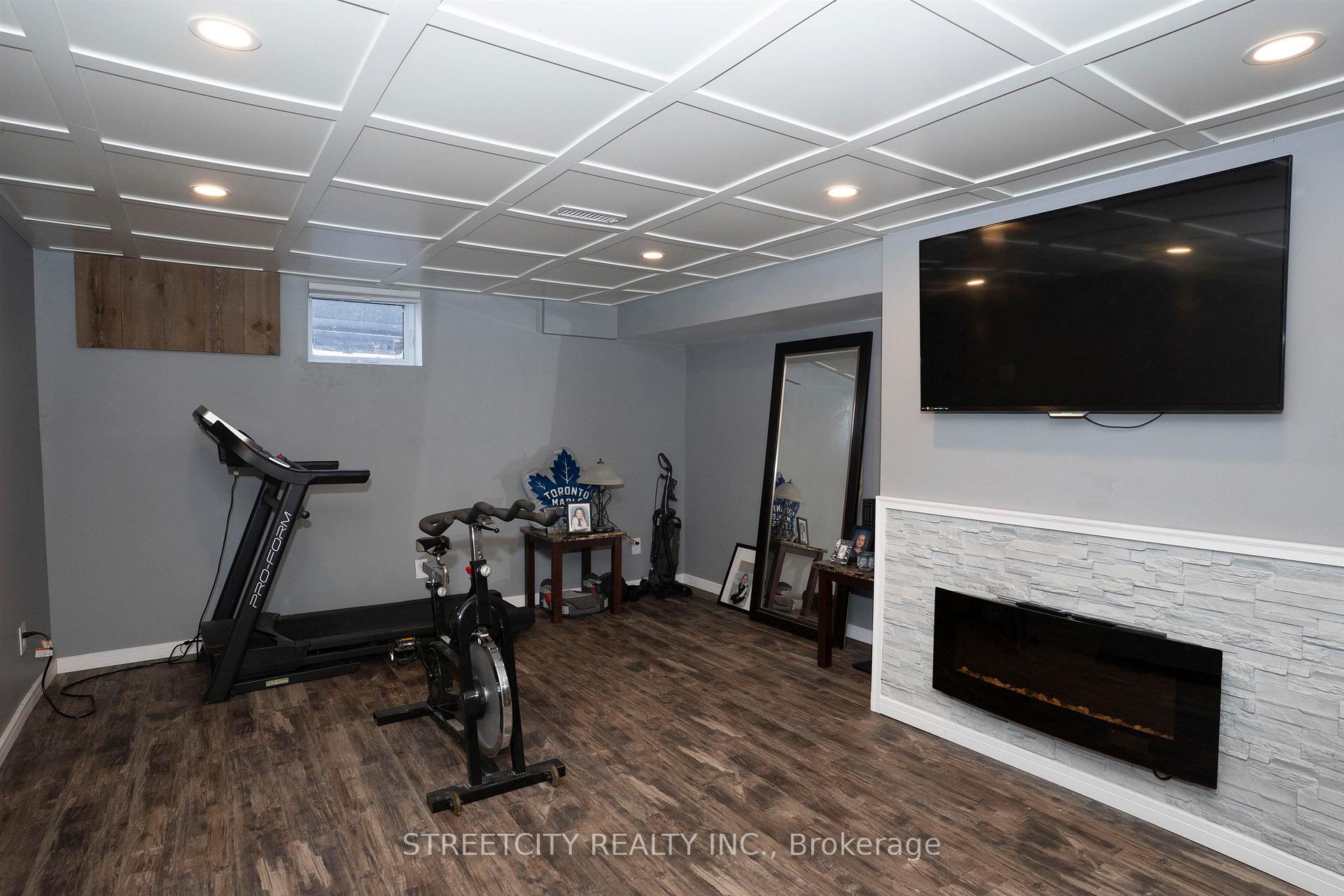 Photo 26 of 786 Moore Avenue, Thunder Bay, John Street North — HOMEH