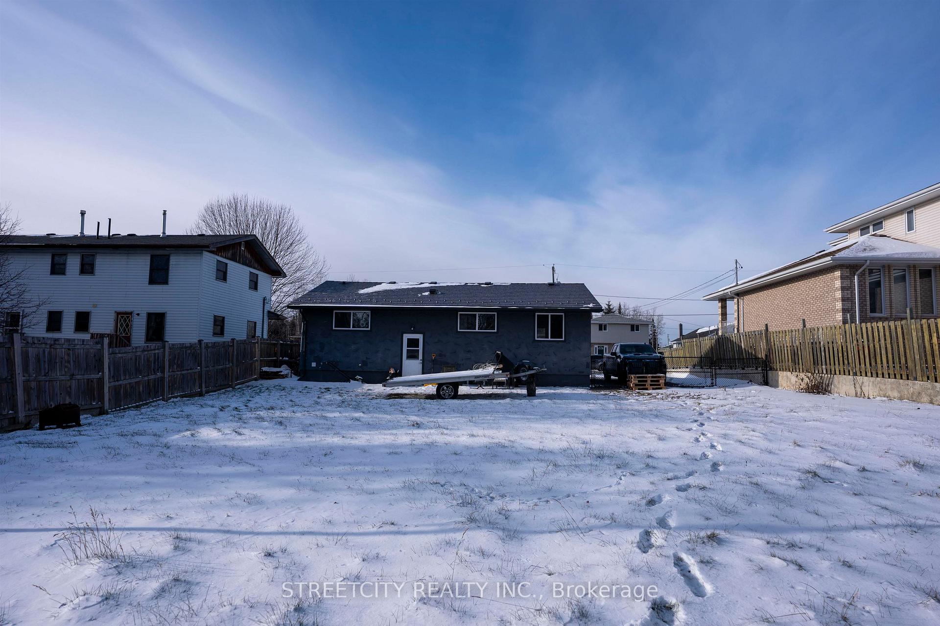 Photo 37 of 786 Moore Avenue, Thunder Bay, John Street North — HOMEH