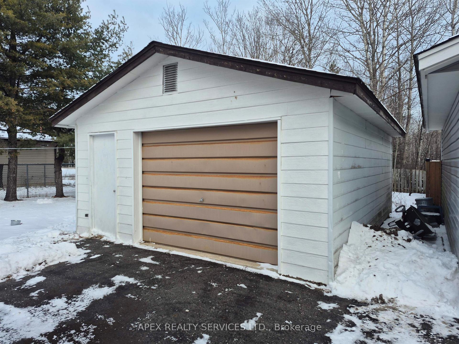Photo 3 of 412 Toledo Street, Thunder Bay, Shuniah — HOMEH