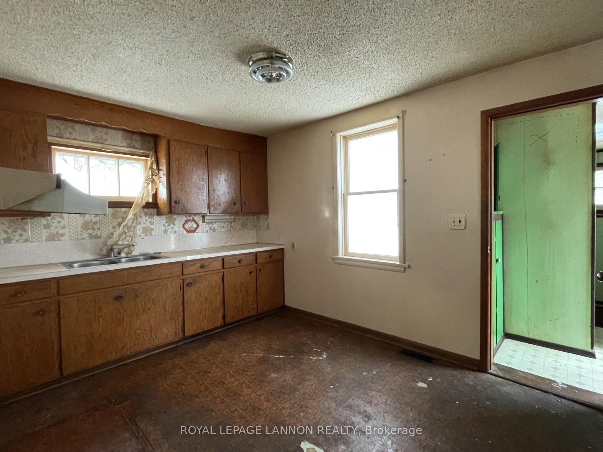 Photo 6 of 20 Primrose Street, Thunder Bay, Shuniah — HOMEH