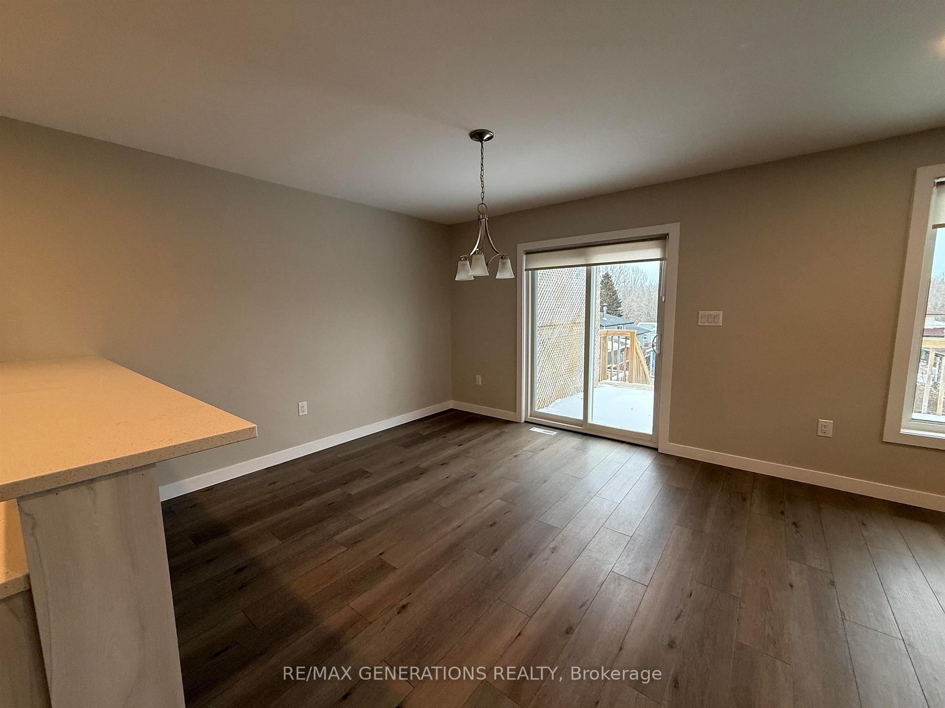 Photo 4 of 165 Bruce Street, Thunder Bay, Shuniah — HOMEH