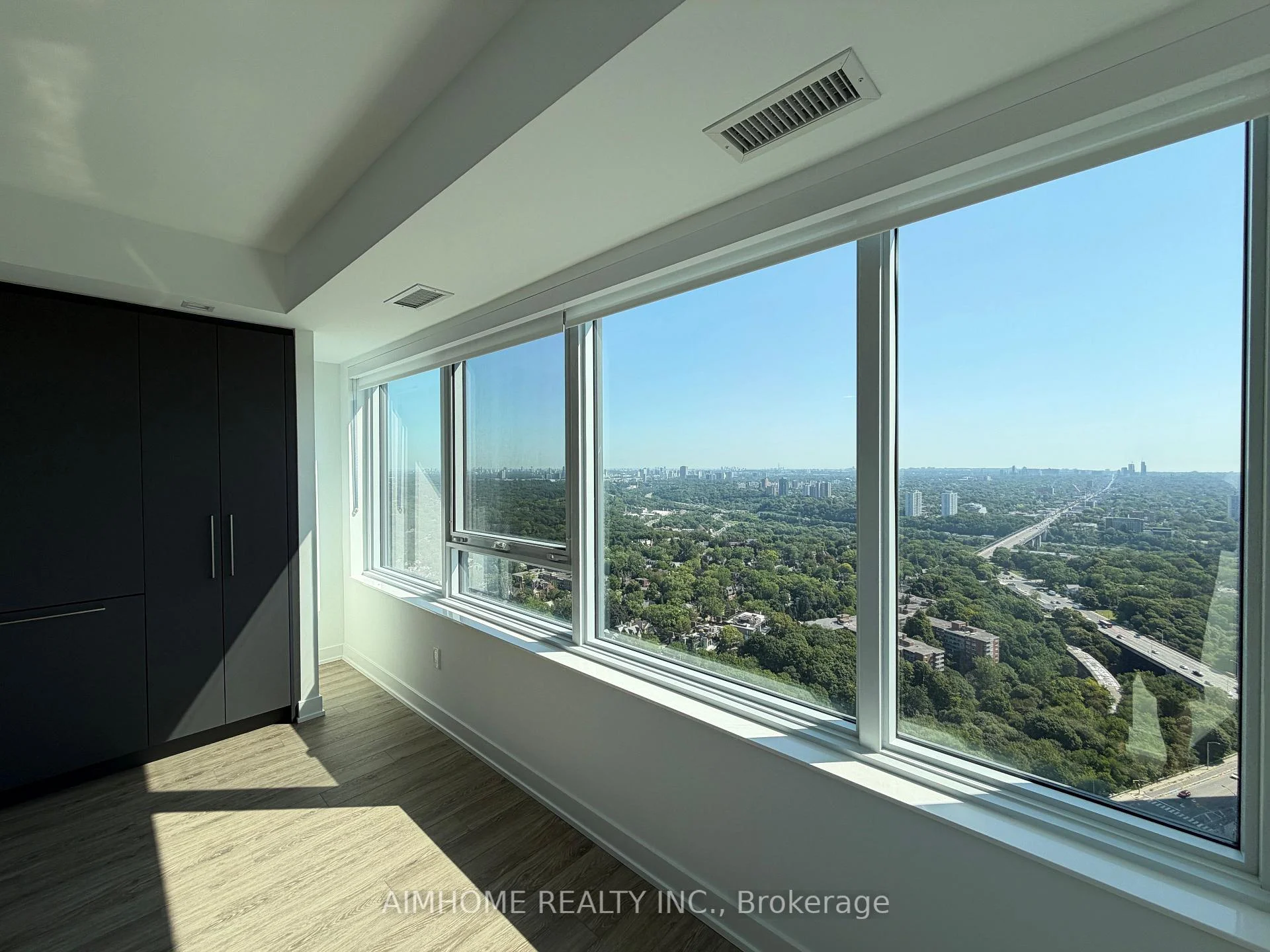 Photo 6 of Unit 4309, 609 Sherbourne Street, Toronto, North St. James Town — HOMEH