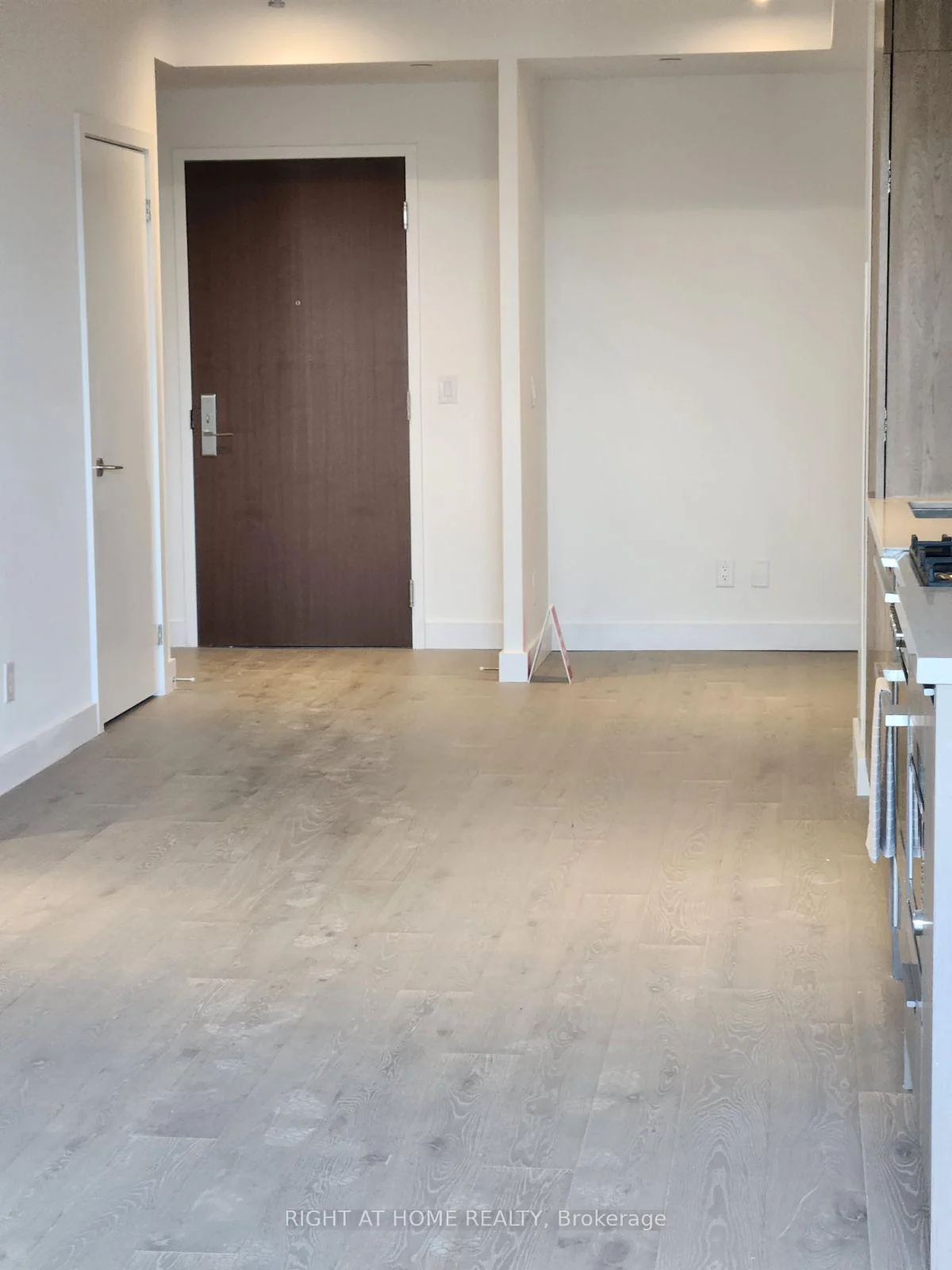 Photo 4 of Unit 418, 160 Kingsway Crescent, Etobicoke, Edenbridge-Humber Valley — HOMEH