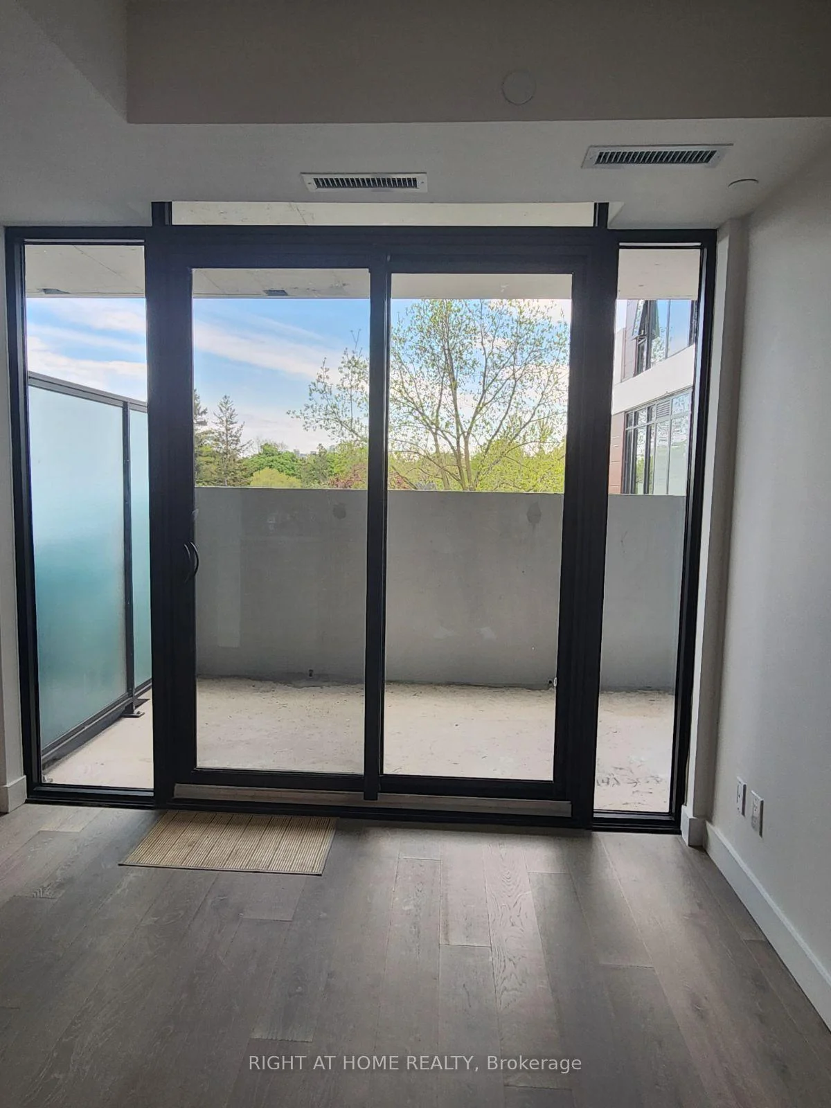 Photo 7 of Unit 418, 160 Kingsway Crescent, Etobicoke, Edenbridge-Humber Valley — HOMEH
