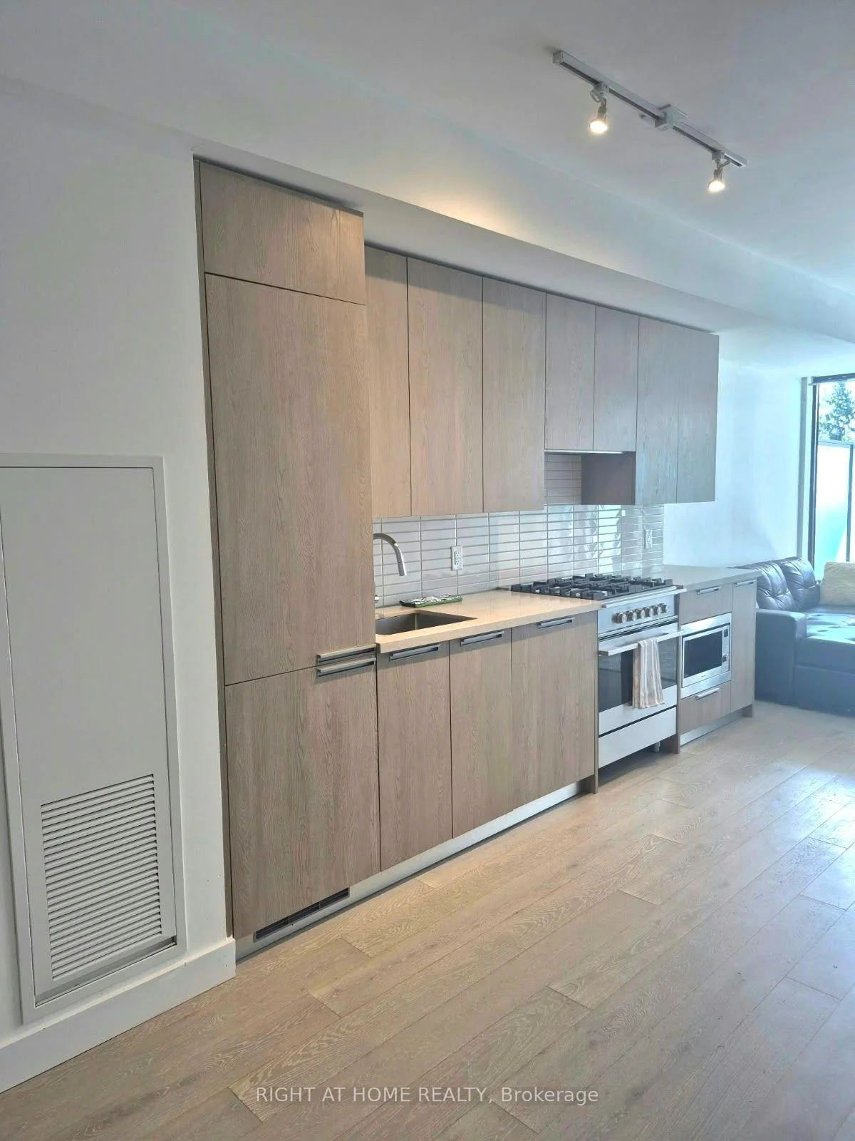Photo 19 of Unit 418, 160 Kingsway Crescent, Etobicoke, Edenbridge-Humber Valley — HOMEH