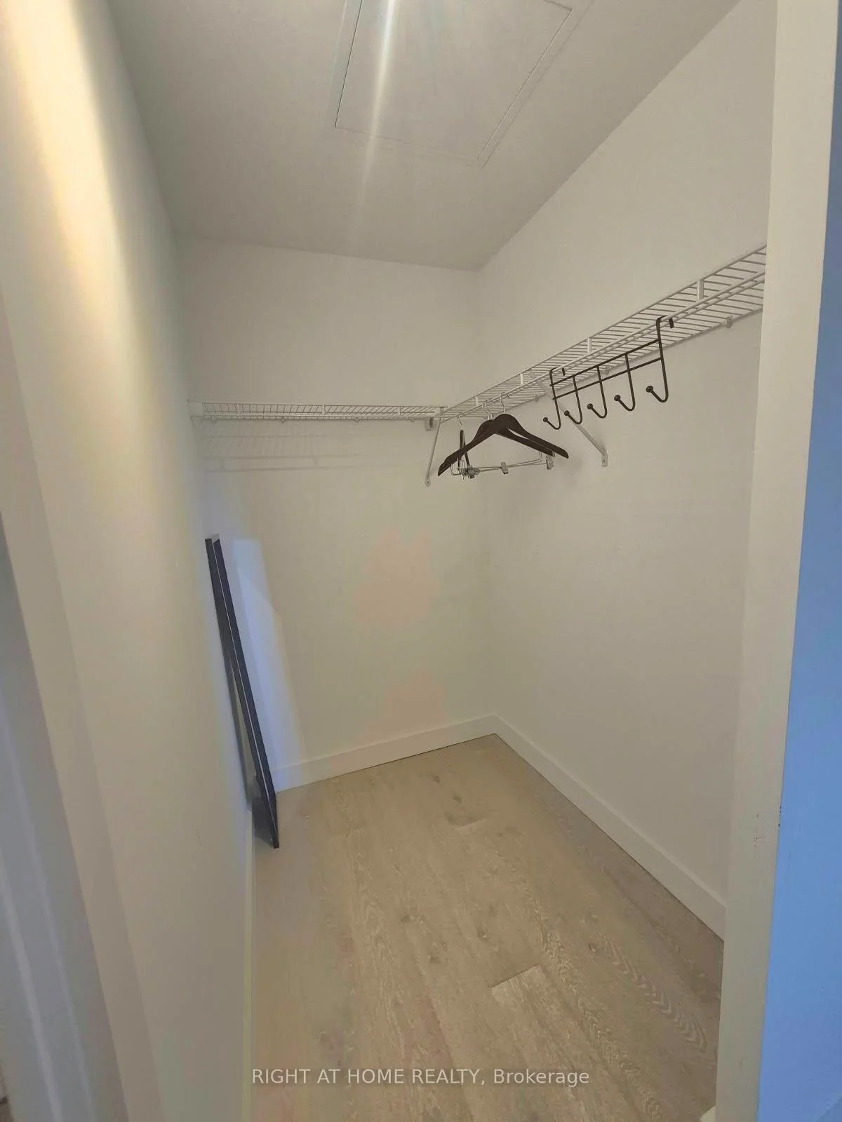 Photo 23 of Unit 418, 160 Kingsway Crescent, Etobicoke, Edenbridge-Humber Valley — HOMEH