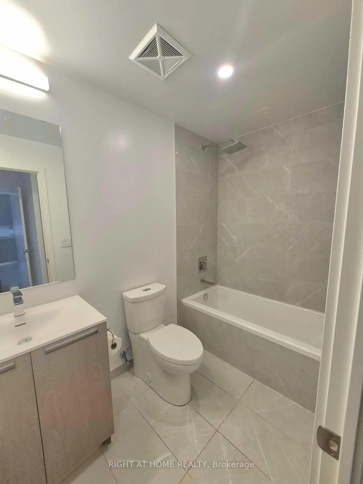 Photo 24 of Unit 418, 160 Kingsway Crescent, Etobicoke, Edenbridge-Humber Valley — HOMEH