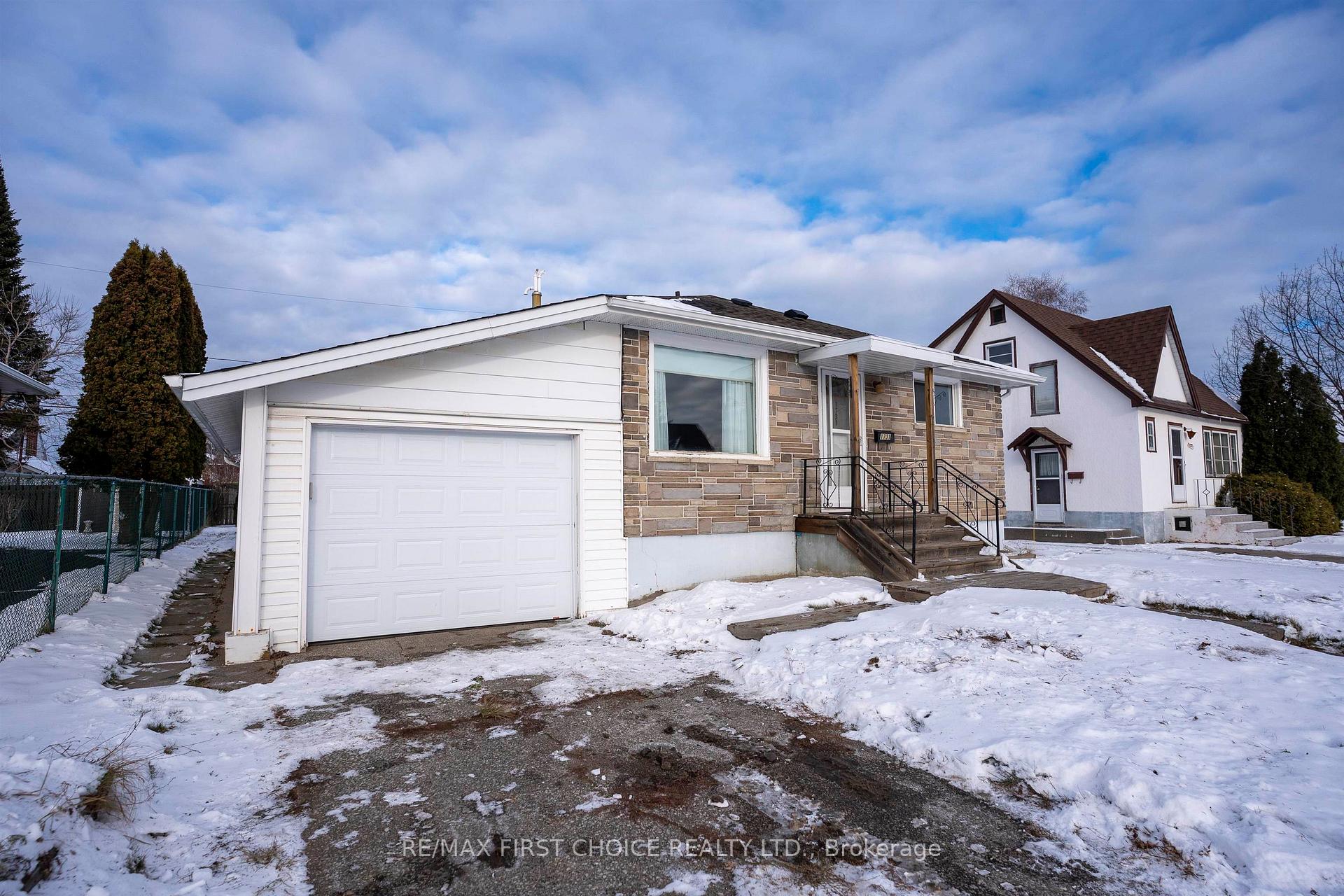 Photo 2 of 1731 Rankin Street, Thunder Bay, McKeller Park — HOMEH
