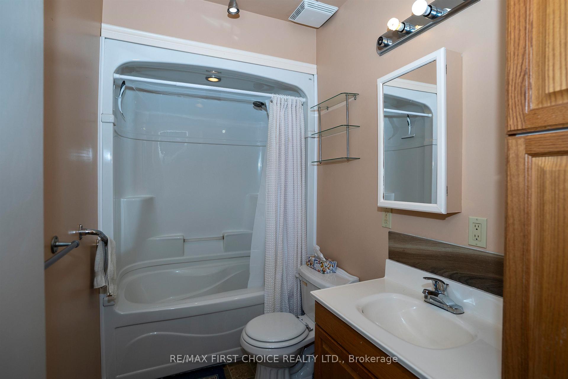 Photo 13 of 1731 Rankin Street, Thunder Bay, McKeller Park — HOMEH