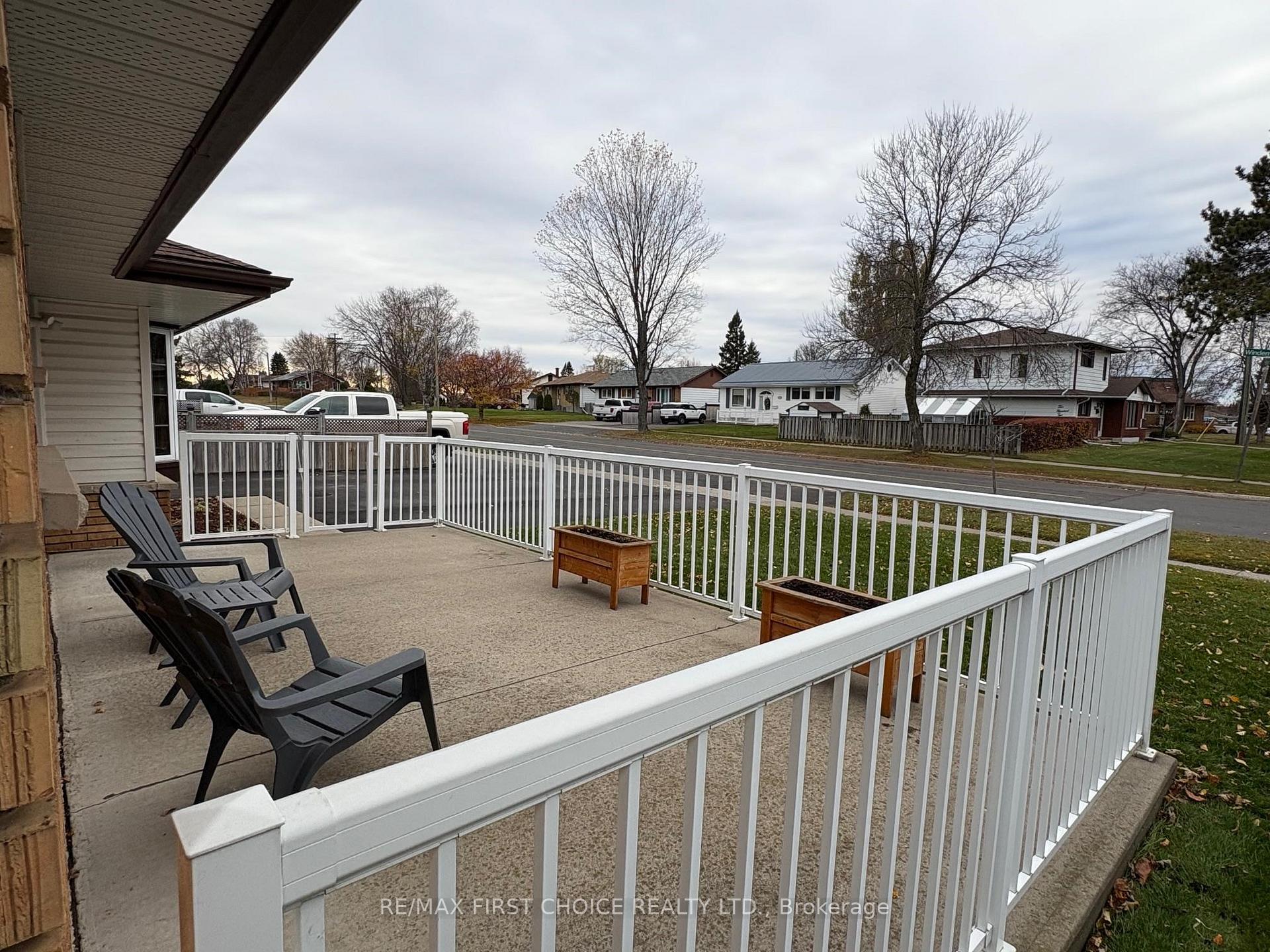 Photo 2 of 205 Windemere Avenue N, Thunder Bay, College Heights — HOMEH
