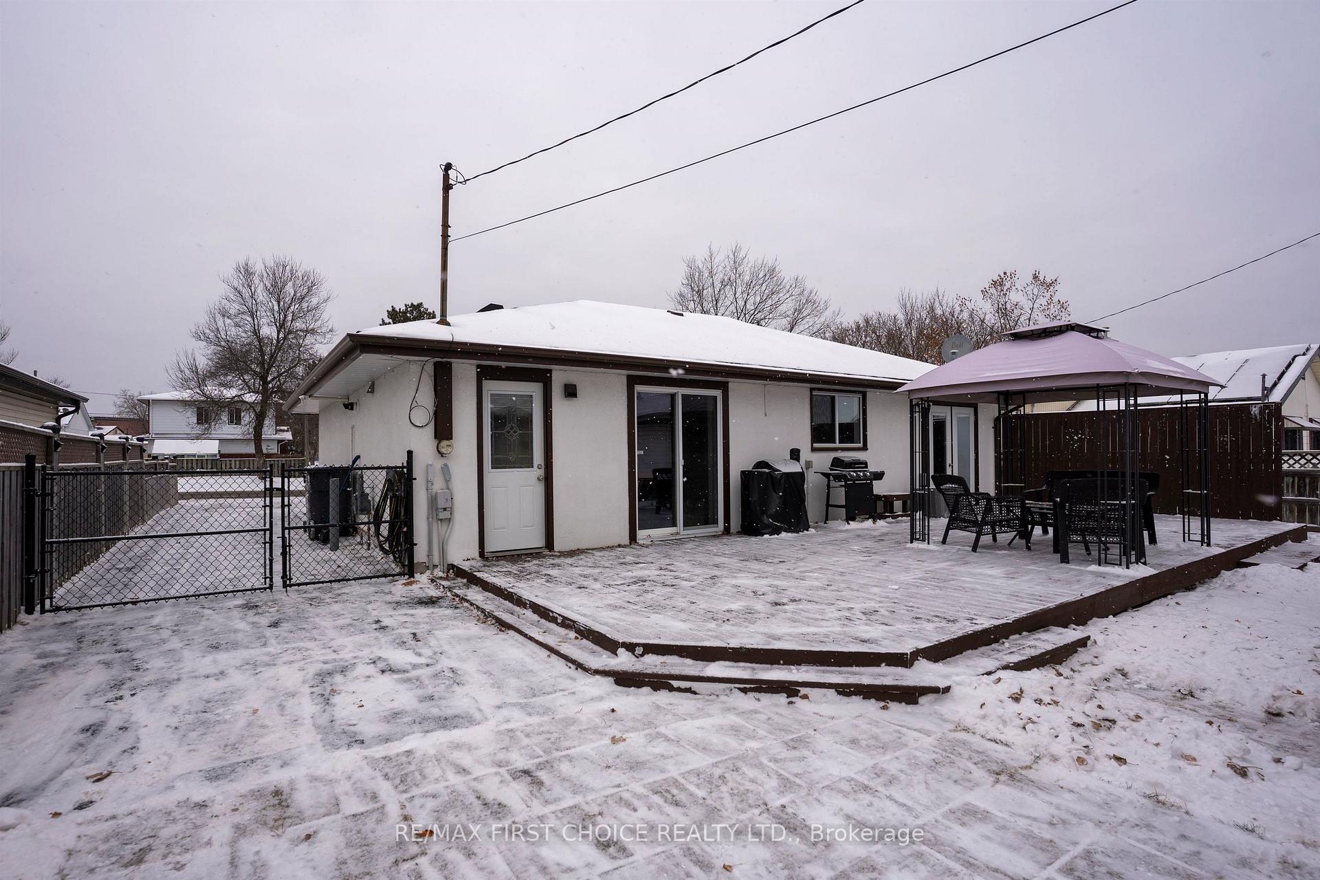 Photo 3 of 205 Windemere Avenue N, Thunder Bay, College Heights — HOMEH