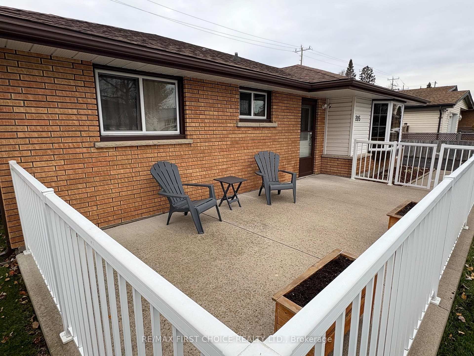 Photo 4 of 205 Windemere Avenue N, Thunder Bay, College Heights — HOMEH