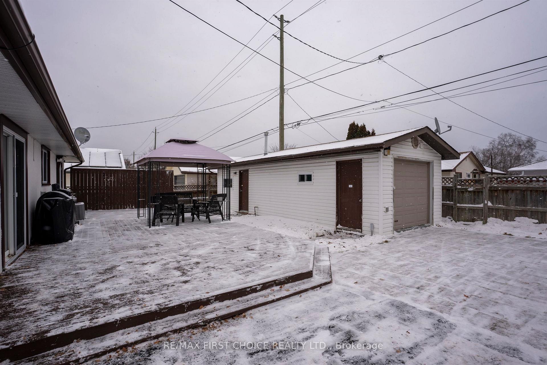 Photo 5 of 205 Windemere Avenue N, Thunder Bay, College Heights — HOMEH