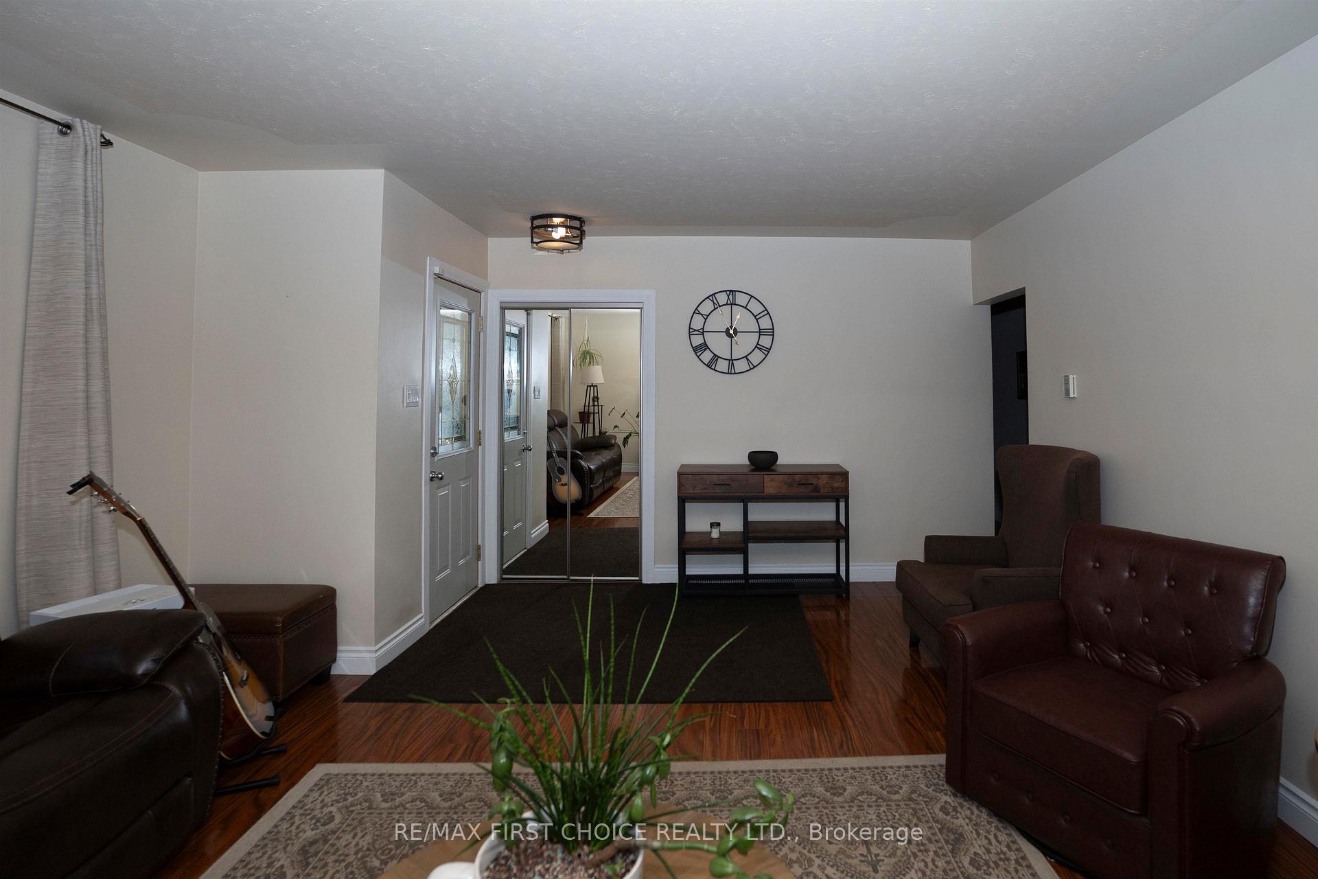 Photo 7 of 205 Windemere Avenue N, Thunder Bay, College Heights — HOMEH