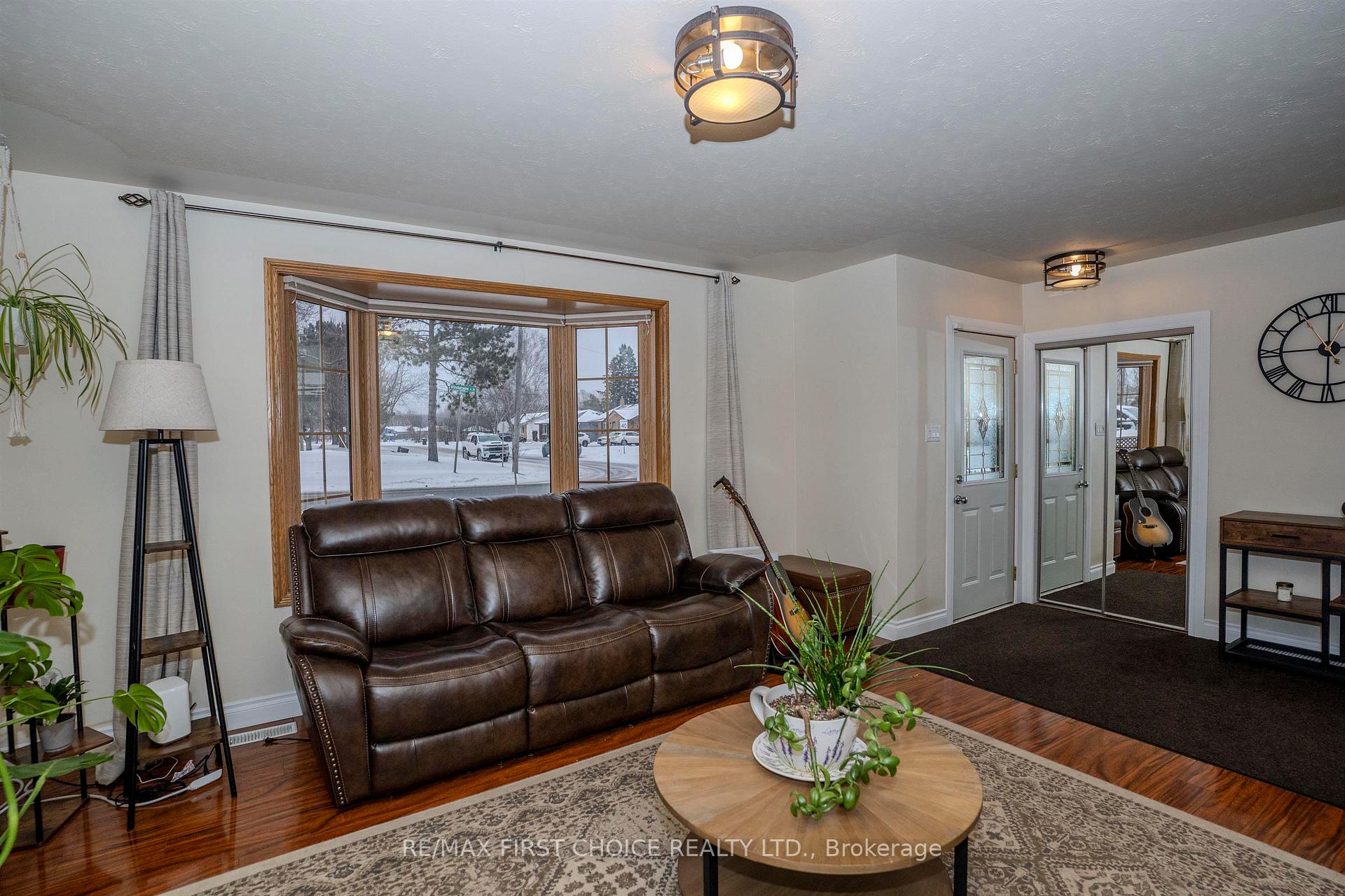 Photo 9 of 205 Windemere Avenue N, Thunder Bay, College Heights — HOMEH
