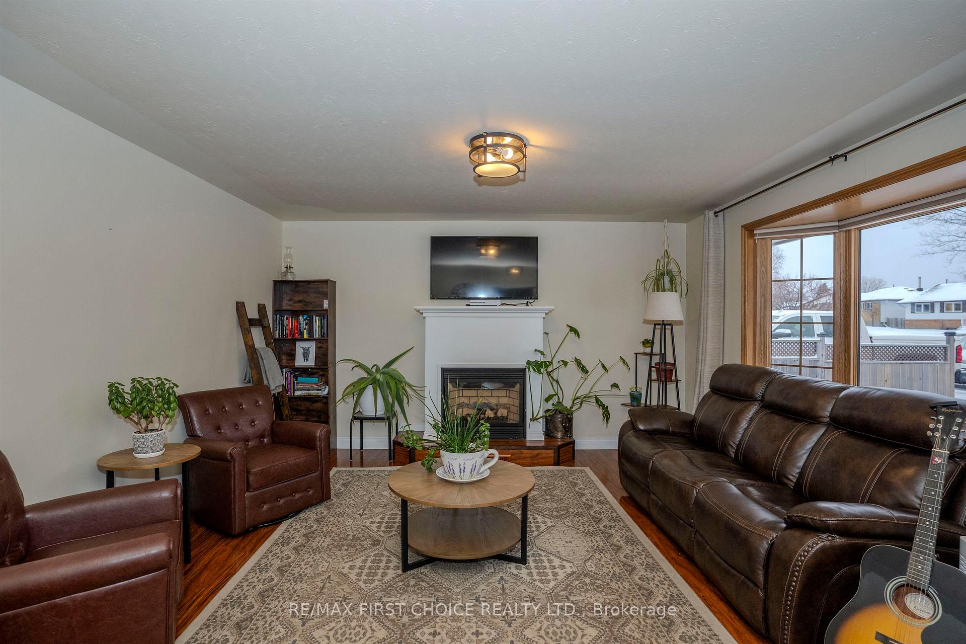 Photo 10 of 205 Windemere Avenue N, Thunder Bay, College Heights — HOMEH