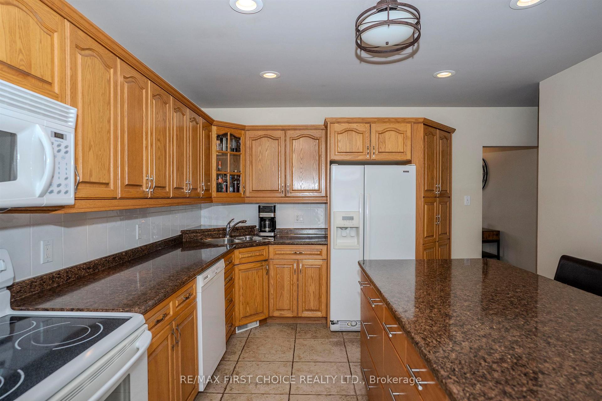 Photo 14 of 205 Windemere Avenue N, Thunder Bay, College Heights — HOMEH