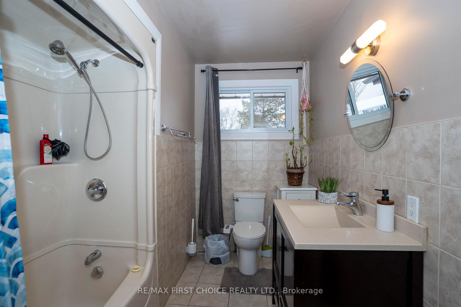 Photo 17 of 205 Windemere Avenue N, Thunder Bay, College Heights — HOMEH