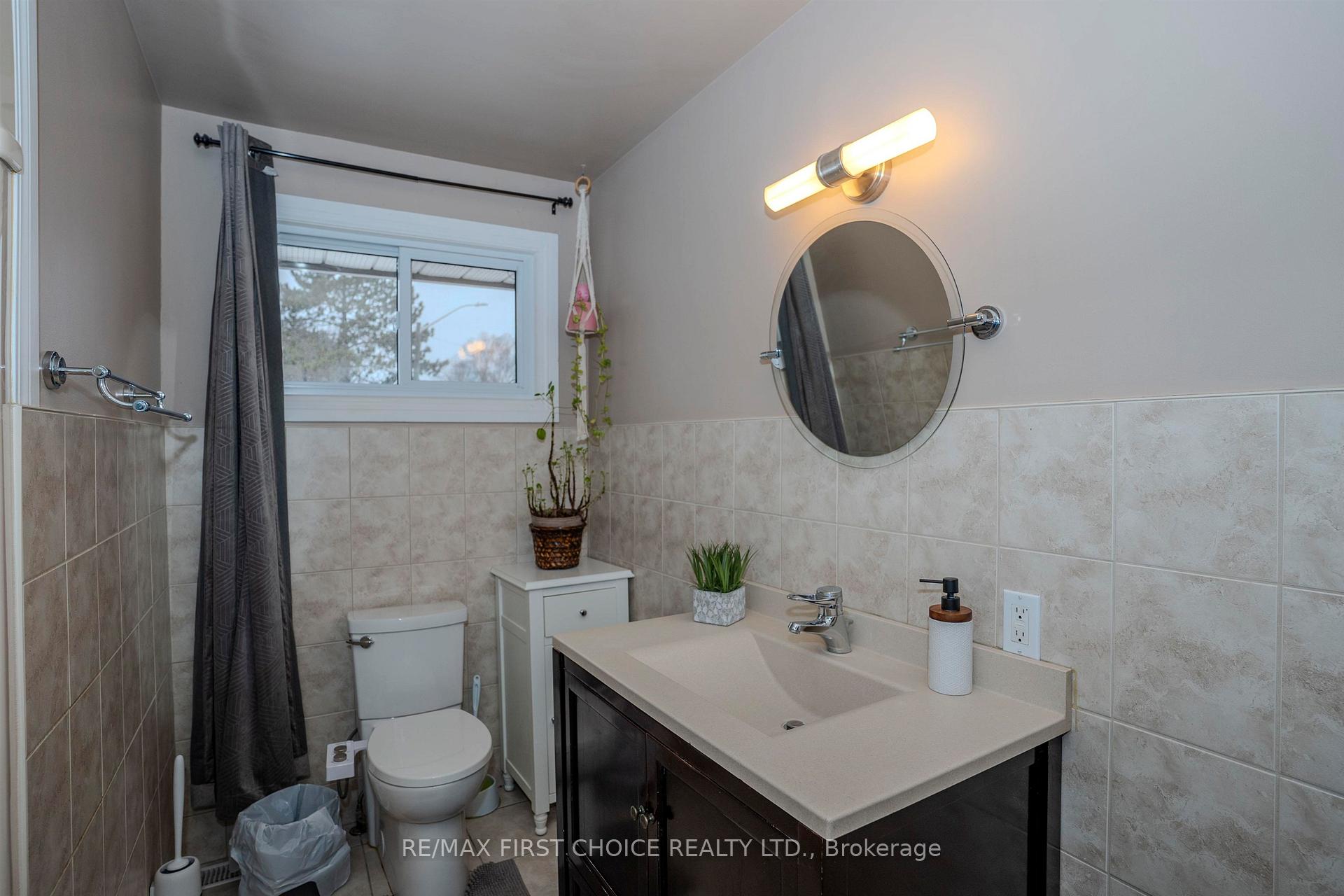 Photo 18 of 205 Windemere Avenue N, Thunder Bay, College Heights — HOMEH