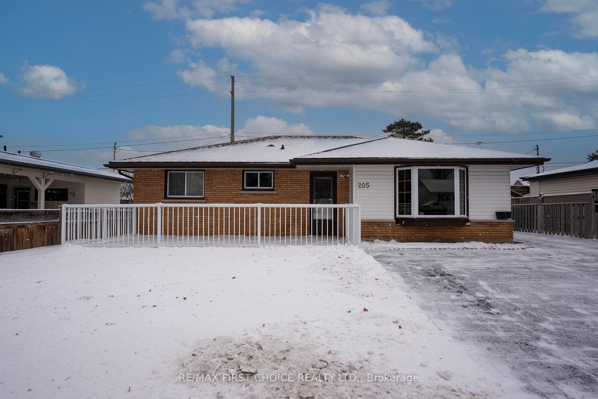 Photo 30 of 205 Windemere Avenue N, Thunder Bay, College Heights — HOMEH