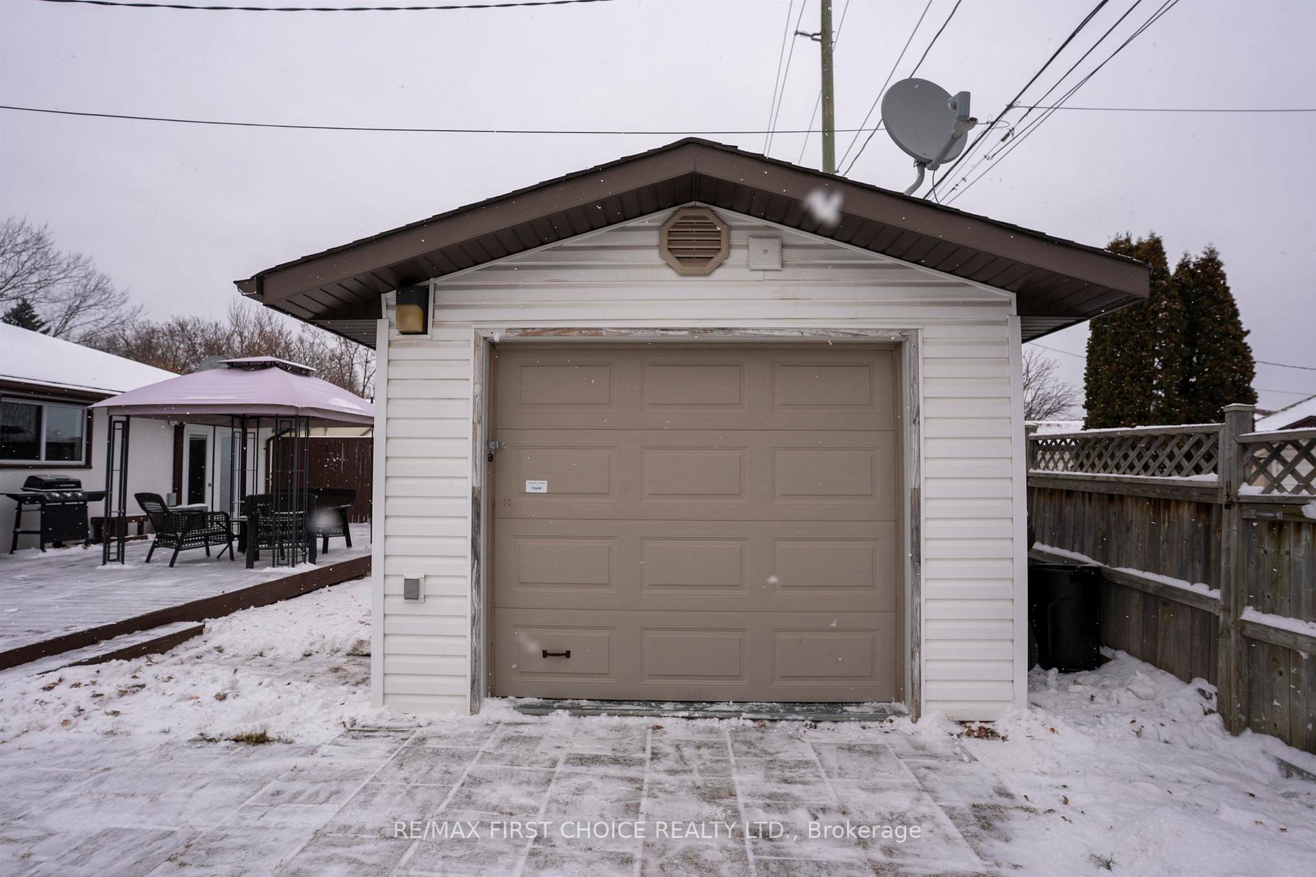Photo 31 of 205 Windemere Avenue N, Thunder Bay, College Heights — HOMEH