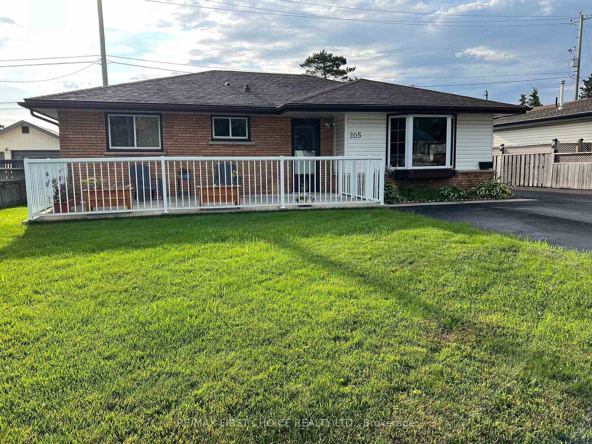 Photo 38 of 205 Windemere Avenue N, Thunder Bay, College Heights — HOMEH