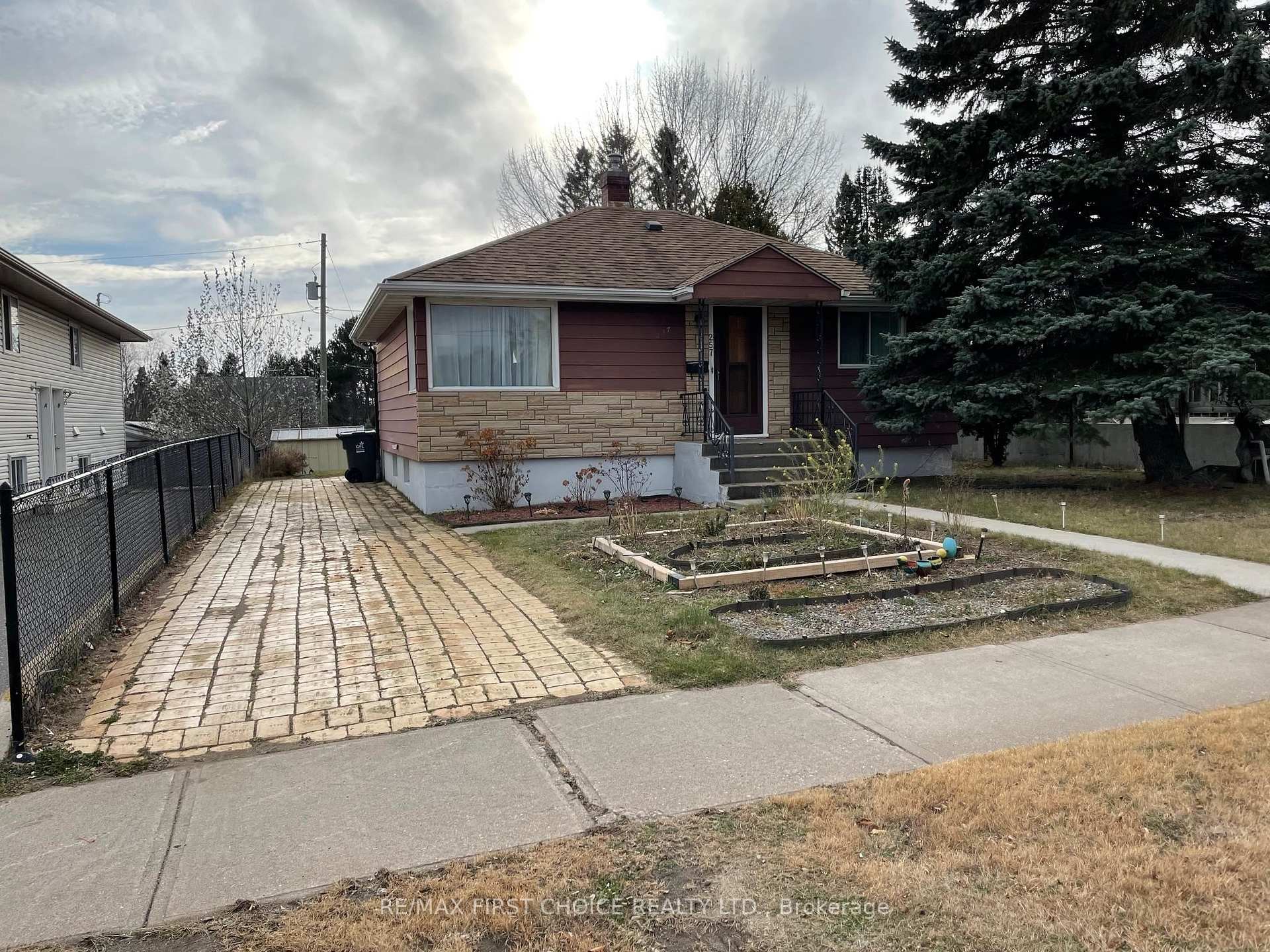 Photo 1 of 257 Arundel Street, Thunder Bay, Current River — HOMEH