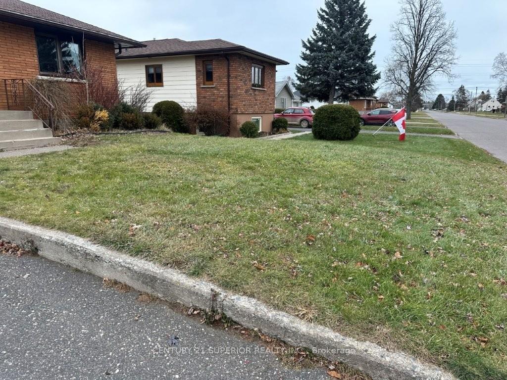 Photo 2 of 2637 Ridgeway Street E, Thunder Bay, Green Acres — HOMEH