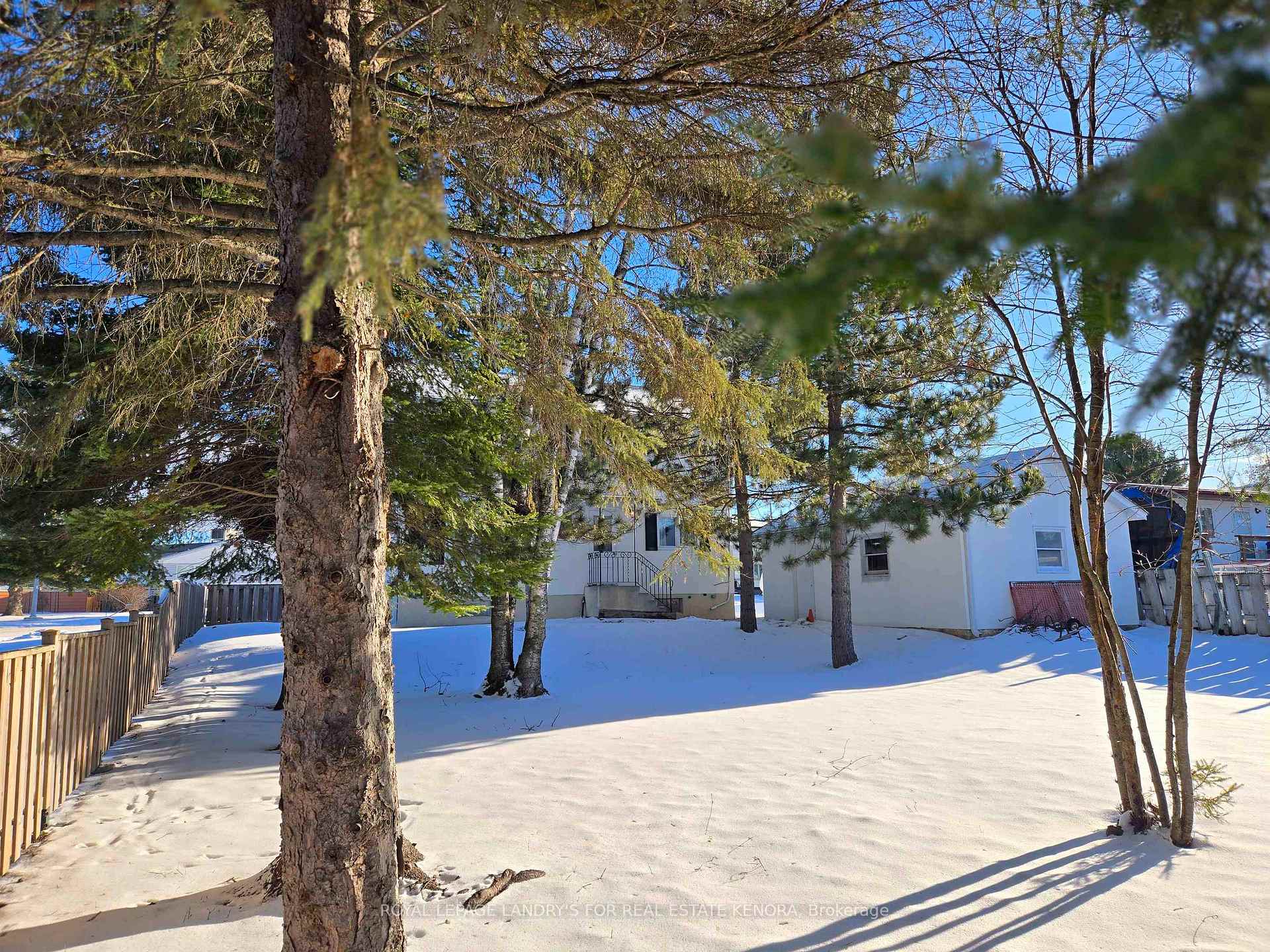 Photo 3 of 1251 Heenan Place, Kenora, Pinecrest — HOMEH