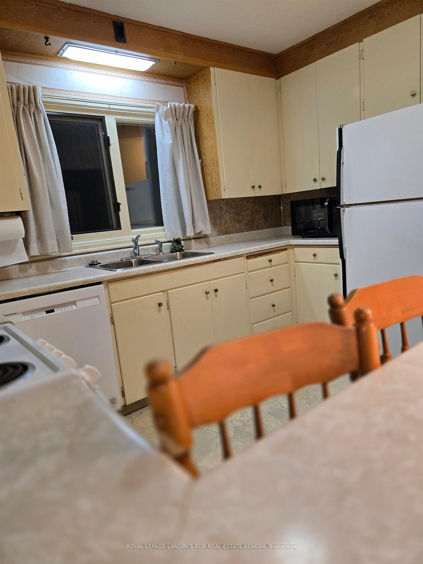 Photo 6 of 1251 Heenan Place, Kenora, Pinecrest — HOMEH