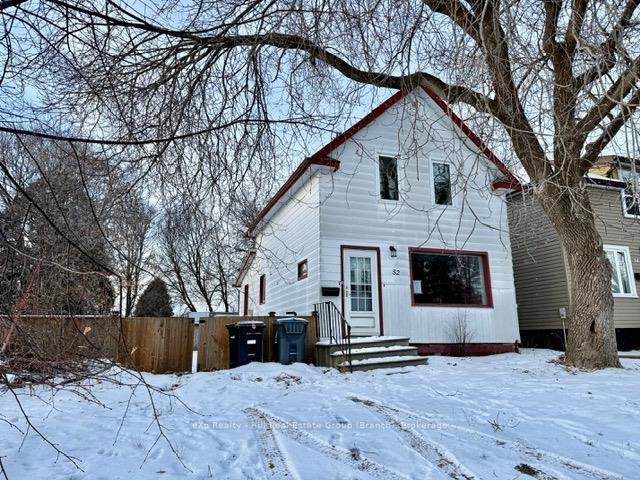 Photo 3 of 52 Empress Avenue N, Thunder Bay, College Heights — HOMEH