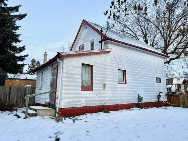 Photo 5 of 52 Empress Avenue N, Thunder Bay, College Heights — HOMEH