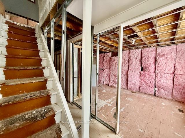 Photo 17 of 52 Empress Avenue N, Thunder Bay, College Heights — HOMEH
