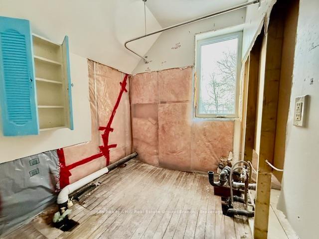 Photo 19 of 52 Empress Avenue N, Thunder Bay, College Heights — HOMEH