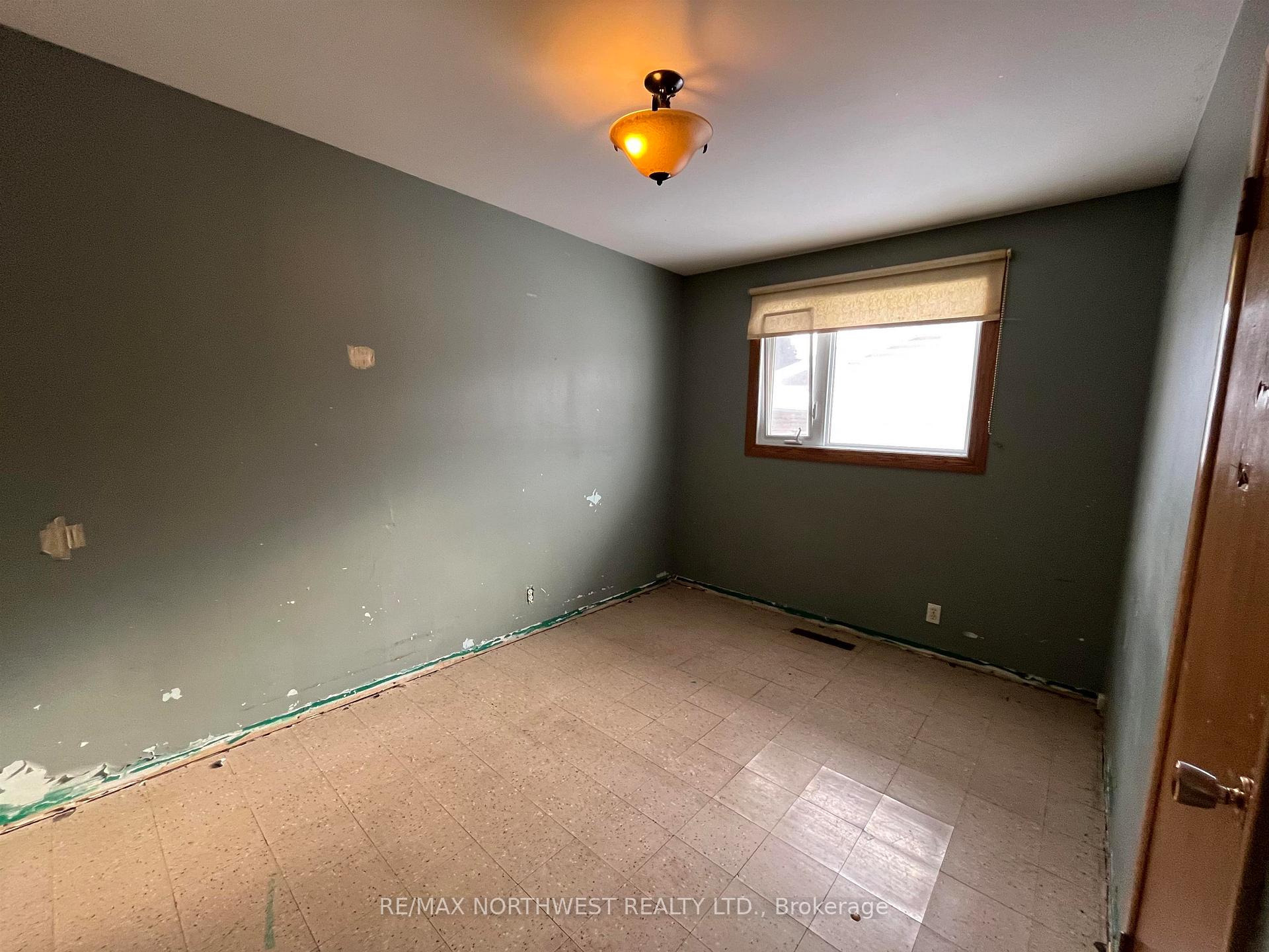 Photo 8 of 725 Second St W, Fort Frances — HOMEH