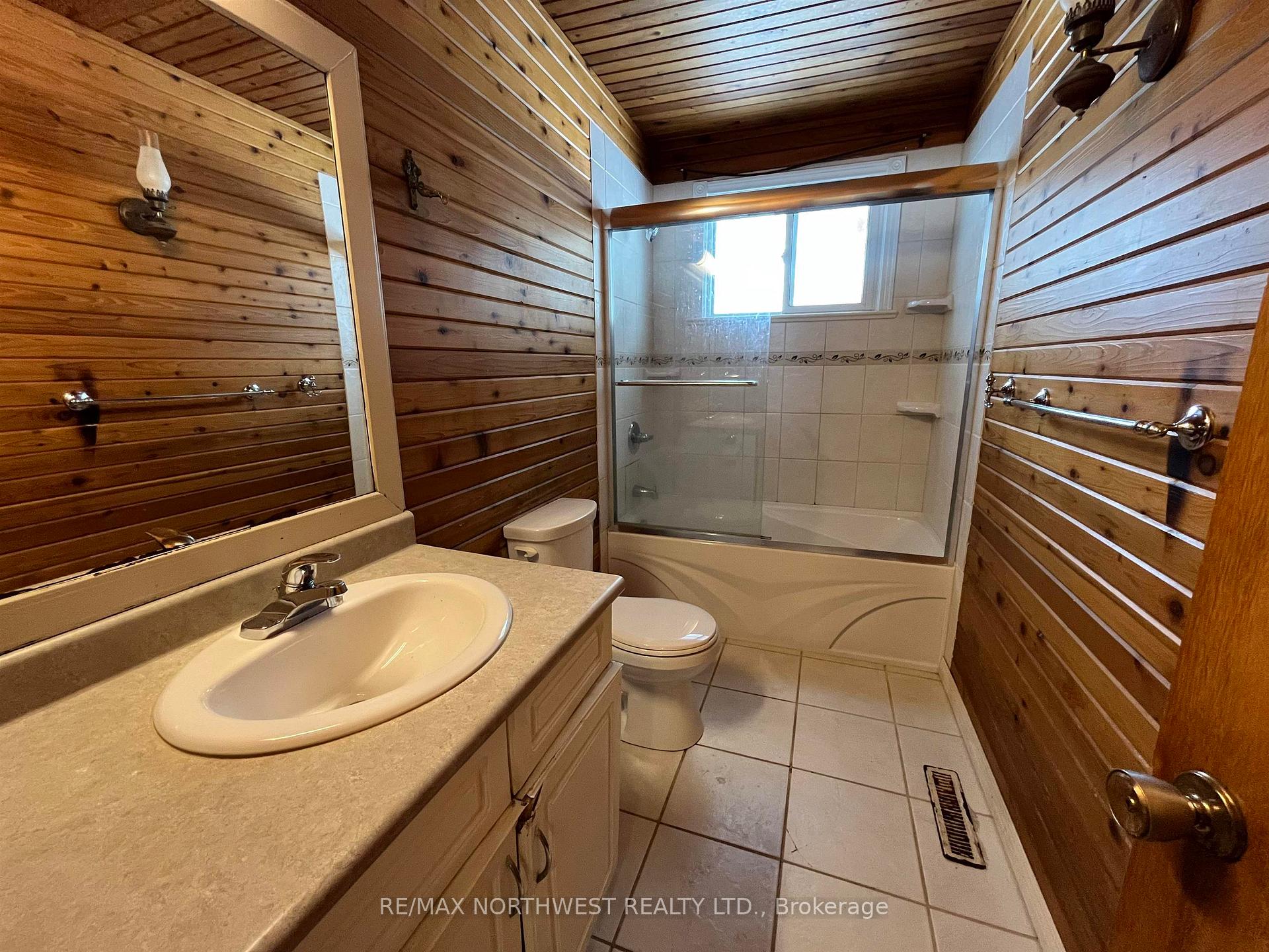 Photo 10 of 725 Second St W, Fort Frances — HOMEH