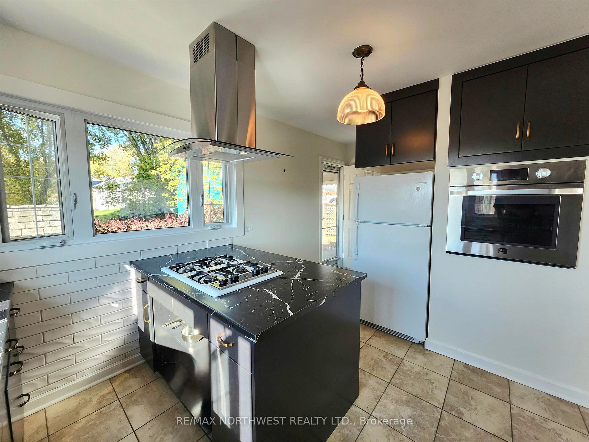 Photo 10 of 214 Sixth Avenue, Kenora, Central — HOMEH