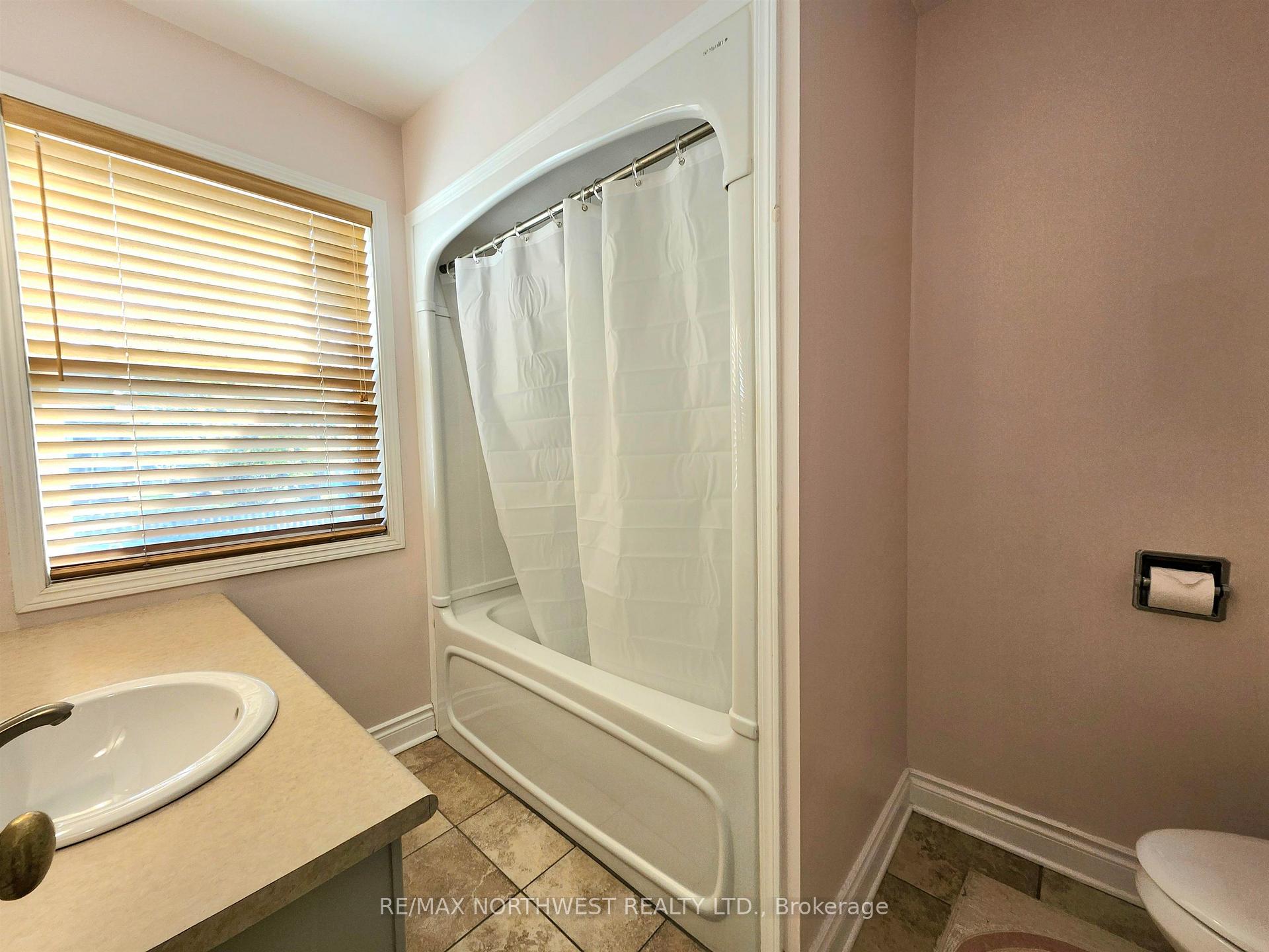 Photo 21 of 214 Sixth Avenue, Kenora, Central — HOMEH